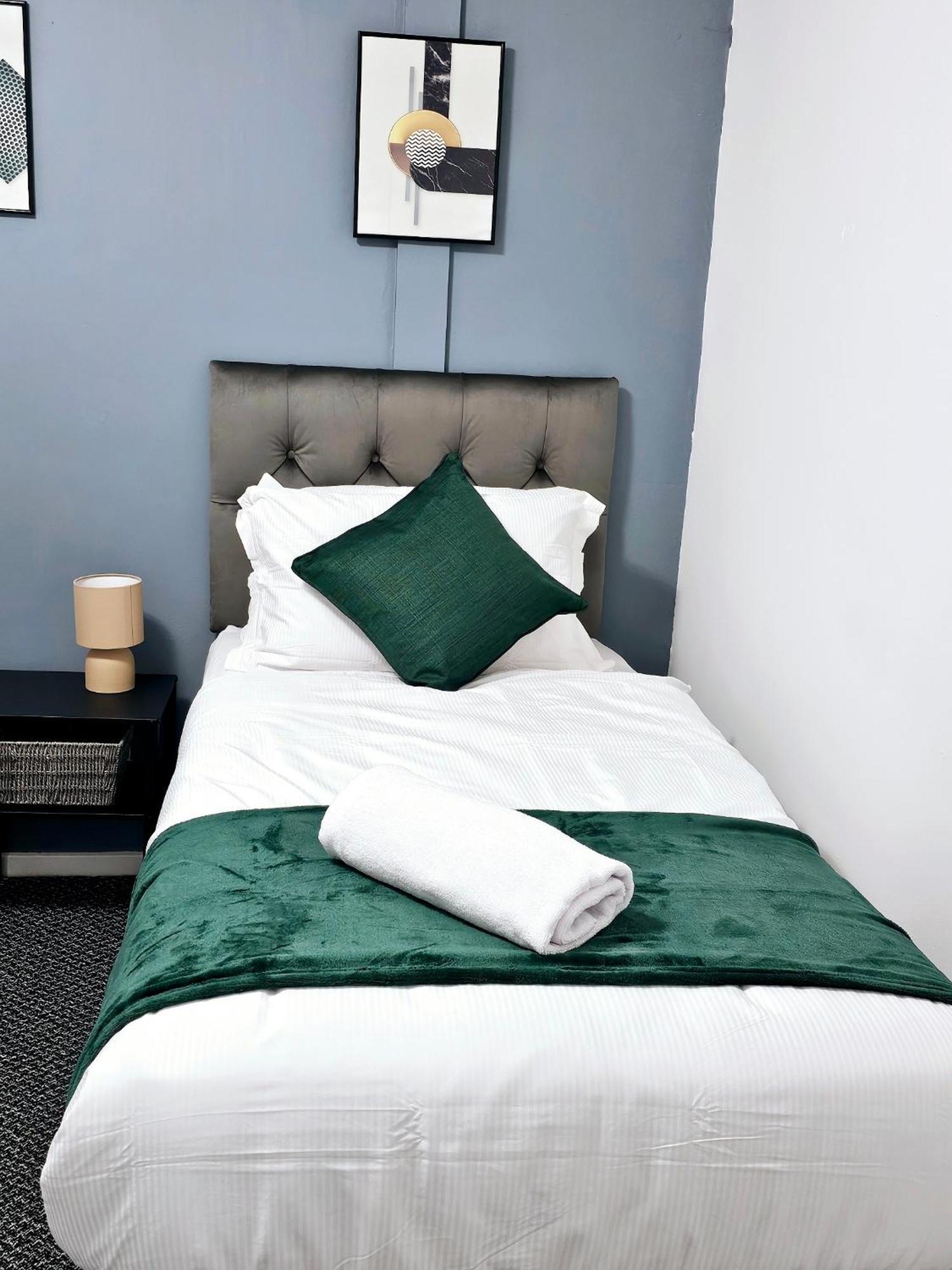 Lushstay Telford - Families, Contractors & Group Of Friends, Long Term Stay Buitenkant foto